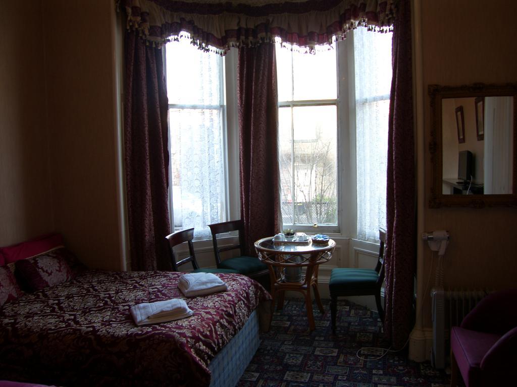 Regis Guest House EDI Cameră foto